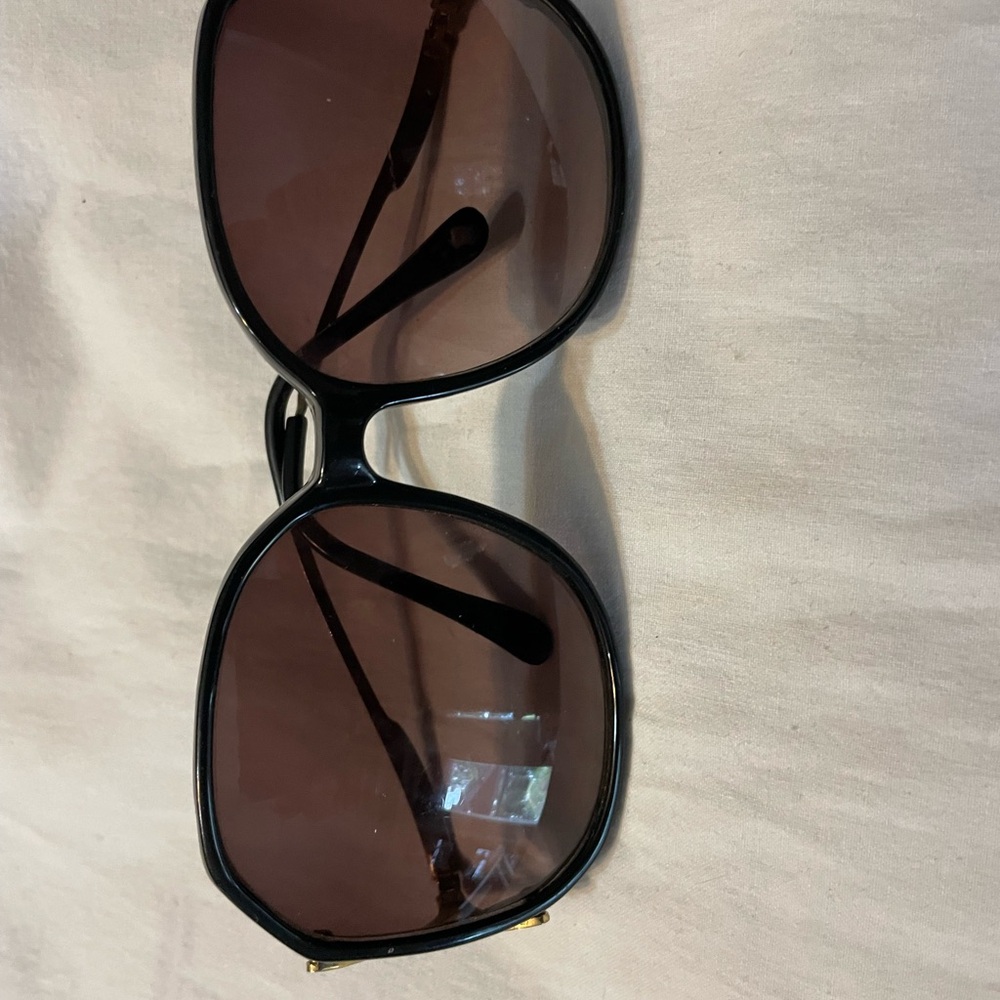 Elegant Black Sunglasses